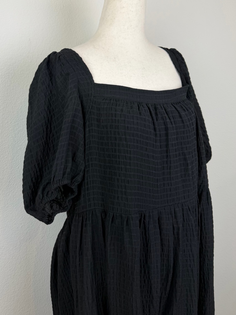 By Anthropologie Tiered Puff-Sleeve Maxi Dress in Black Size Large - Picture 8 of 14